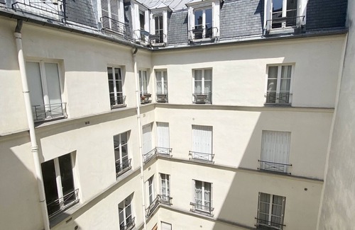 Saint-Thomas-d'Aquin Apartment | RIVE GAUCHE - RIVOLI/LOUVRE Type 3/4 approx. 100m2 in absolute calm