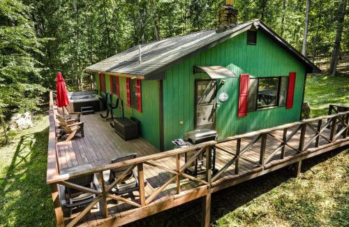 Great Cacapon House | River Access Cabin w Hot Tub Kayaks WiFi Grill