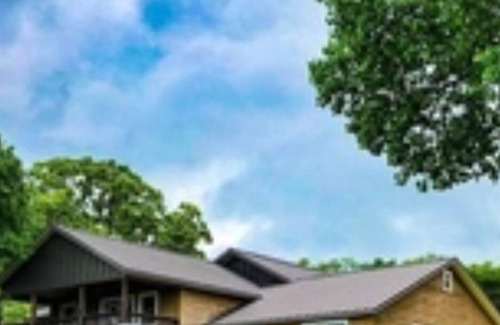 Berryville House | River Access Country Home with Great Views and Sunsets