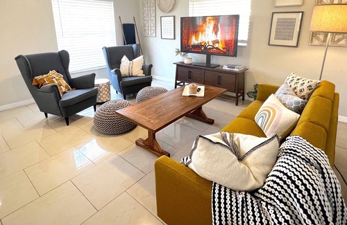 South Seminole Heights House | River Adjacent, Quiet Neighborhood, King bed