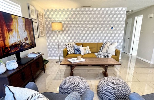 South Seminole Heights House | River Adjacent, Quiet Neighborhood, King bed