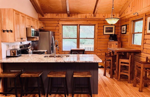 Crumpler Cabin | River Bend Retreat Log Cabin w/Hot Tub, Views & Privacy - Near New River State Park
