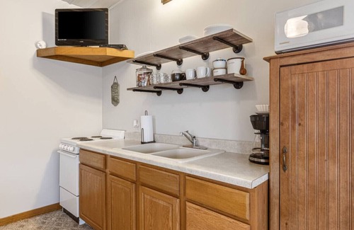 Burt County House | River Cabin | Grill | Boat Slip