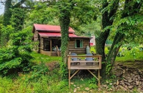 Canton Cabin | River Cabin in Cruso