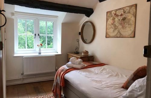 Brecon House | River Cottage Brecon: Hot Tub, Fire, Balcony, Wifi