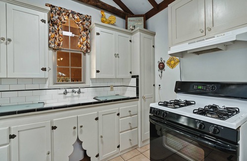 New Braunfels Cottage | River Cottage on the Comal Springs - Long term rentals
