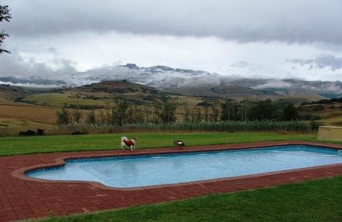 Okhahlamba Hotel | River Crossing