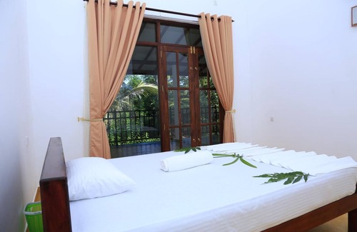 Debarawewa Hotel | River Edge