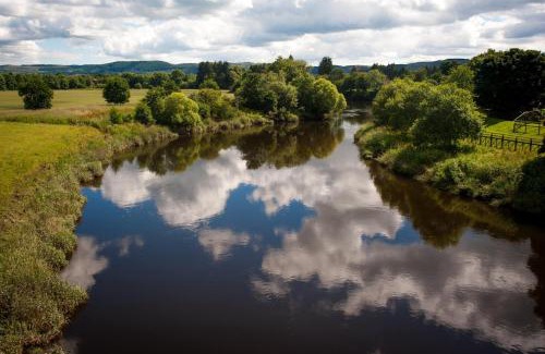 Bridge Of Earn Ski Chalet | River Edge Lodges