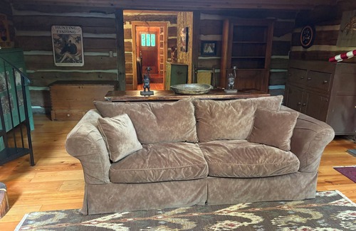 Marietta Cabin | River falls cabin sleeps 6