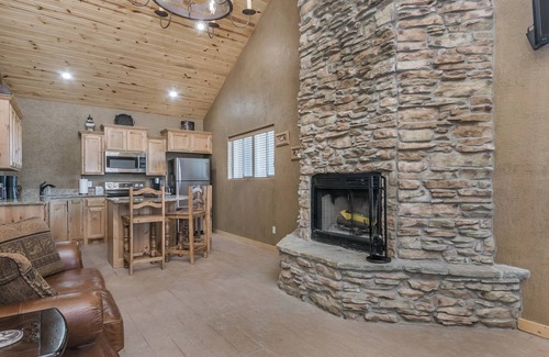 Amarillo Cabin | River Falls Venue & Lodges Two Bedroom Lodge
