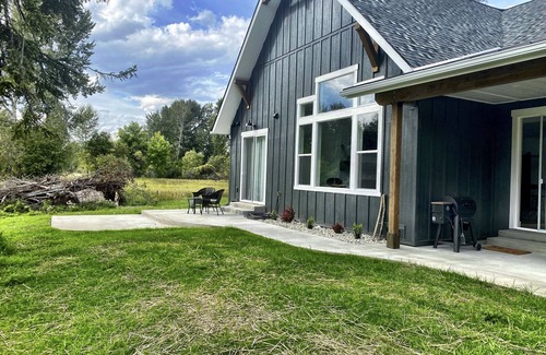 Evergreen House | River Front, Brand new house. 3 mins to downtown Kalispell