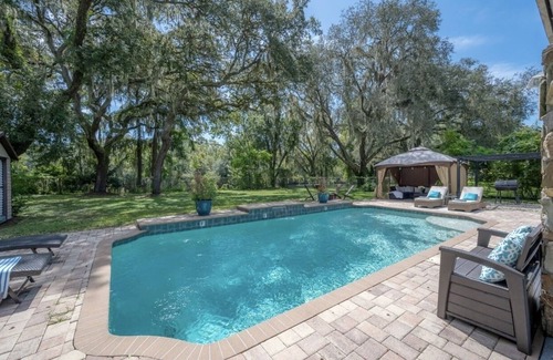Temple Terrace House | ✨River Front✨Heated Pool Estate-Large Group,Busch Garden,USF, Sleeps 14