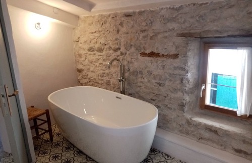 Bize-Minervois House | River front home in Bize minervois