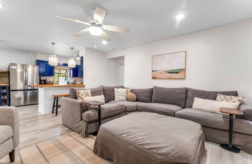Carrabelle House | River front, less than 5 miles to the gulf, private dock & boat launch!