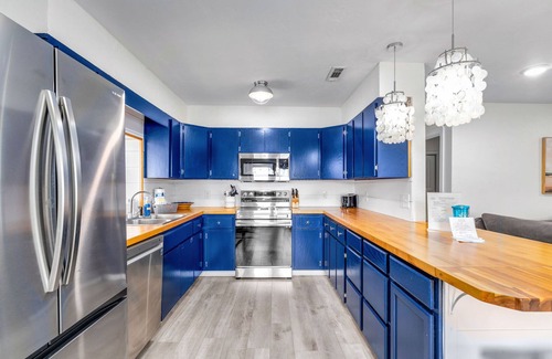 Carrabelle House | River front, less than 5 miles to the gulf, private dock & boat launch!