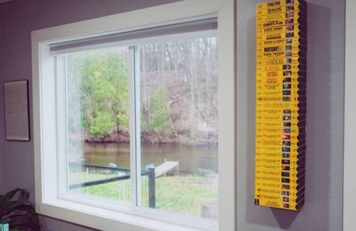 Free Soil House | RIVER FRONT Pickleball & Bball Patio-Pets-2 houses