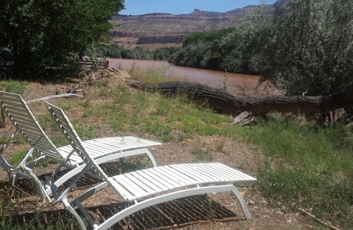 Palisade House | River Front Property In Walking Distance From Town