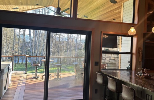 Grants Pass House | River Front Rock House