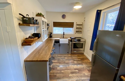 New Meadows Cabin | River Front, Wi-Fi, Firepit, BBQ, Private, Easy access