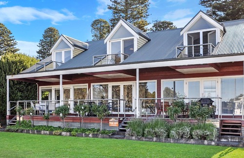 Port Fairy House | River frontage Port Fairy living