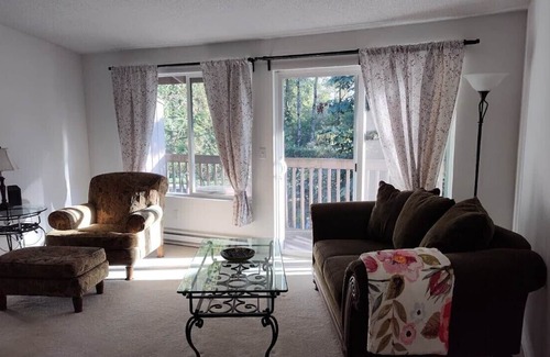 Kent Condo | River Getaway Only a Mile from Town