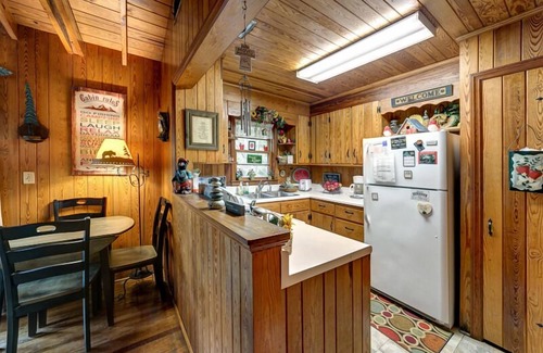 Helen Cabin | River Haus - Charming riverfront cabin right on the Chattahoochee