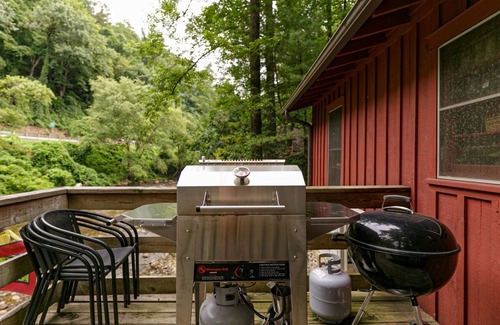 Helen Cabin | River Haus - Charming riverfront cabin right on the Chattahoochee