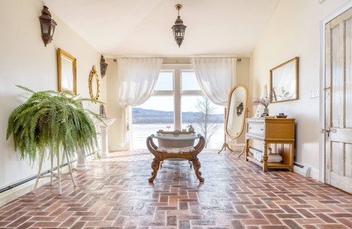 Catskill House | River House by AvantStay | Historic & Secluded Estate on the Hudson River w/Pool