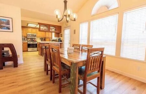 Grass Valley House | River House Grass Valley Family Getaway