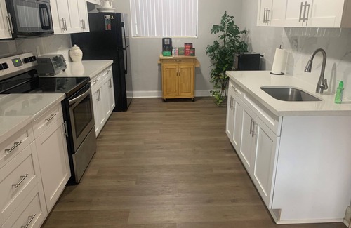 Riverview House | River House w/King Beds 1.5 Acres by Jags Stadium