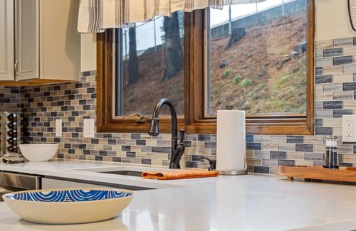 Spokane Valley House | River House with Panoramic Views