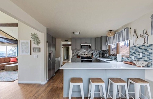 Spokane Valley House | River House with Panoramic Views