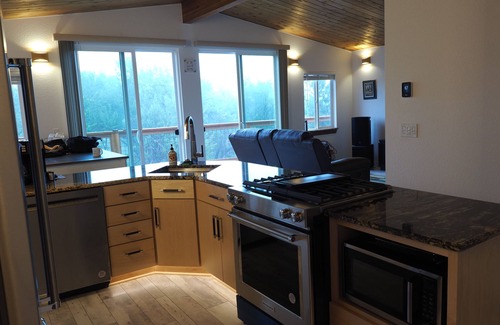 Aberdeen House | River house you won't want to leave.