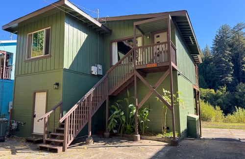 Guerneville House | River Lady - Beautifully Updated Cabin on the Russian River