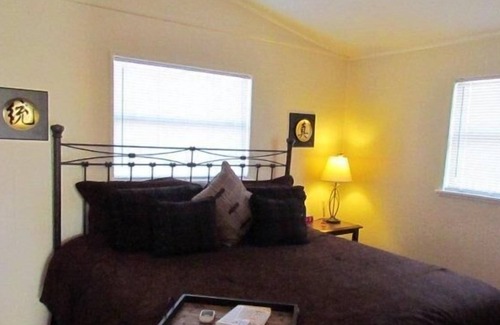 New Braunfels Cottage | River, Lake and Lovers...just two blocks from the River! NEW LOWER RATES!!