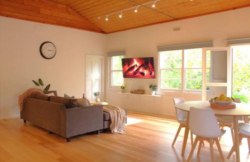 Badger Creek House | River Lea Cottage