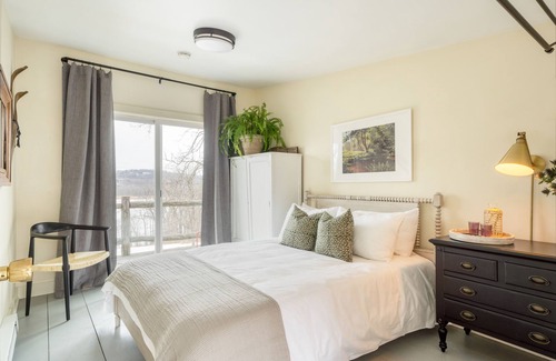 Catskill Villa | River Lodge by AvantStay | 11 BR Historic Estate w/ Pool & Views of Hudson!