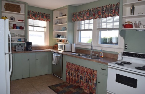 Chestertown House | River Lodge, Casual Riverfront setting