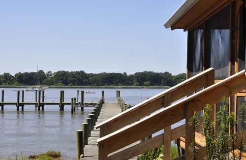 Chestertown House | River Lodge, Casual Riverfront setting