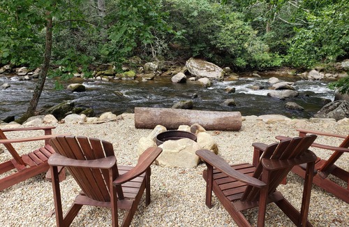 Highlands House | River Love ❤@ The Barn *Highlands nHome on the Cullasaja RivernTrout Fishing