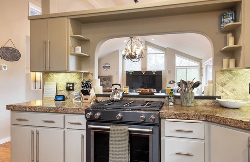 Three Rivers House | River Meadows by AvantStay | Near River w/Hot Tub, Access to Private Boat Ramp