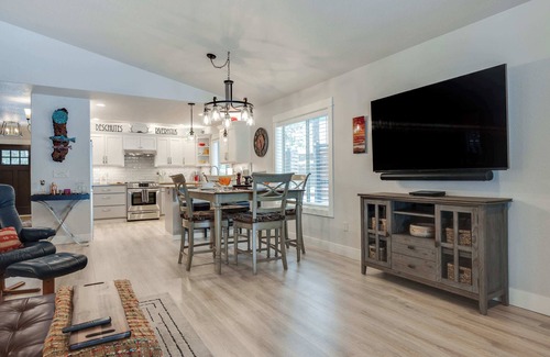 Three Rivers House | River Meadows, Pool, Hot Tub, Pet-Friendly | Deschutes Riverhaus