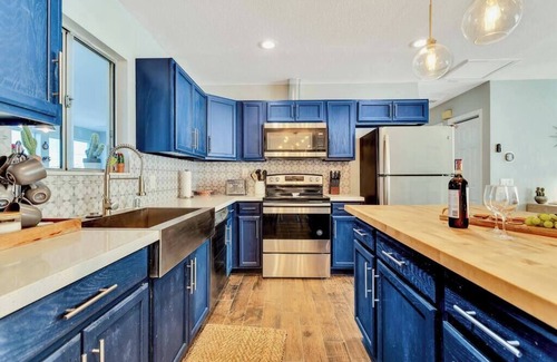 Joshua Tree House | River Moon Retreat - Hot Tub, EV charger, Pool Table