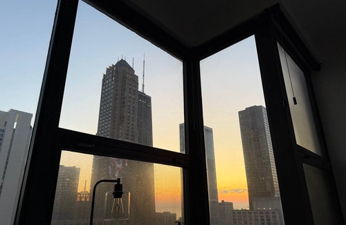 Near North Side Apartment | River North Chicago Chic w/King Bed - Lake & Skyline Views