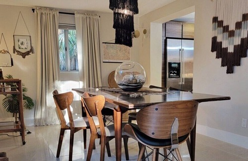River Oaks House | River Oaks Bungalow by The Guest/House Collection