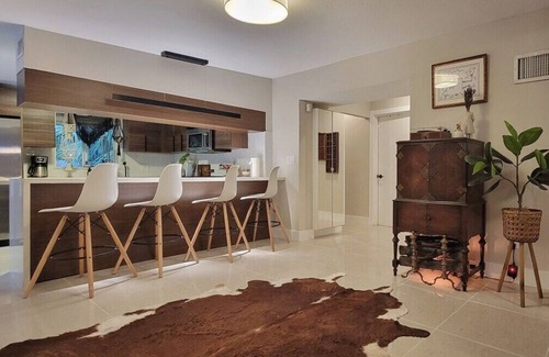 River Oaks House | River Oaks Bungalow by The Guest/House Collection