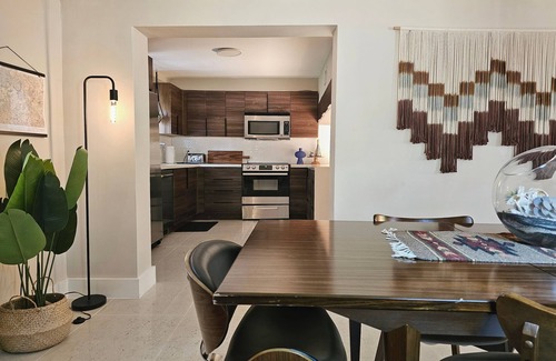 River Oaks House | River Oaks Bungalow by The Guest/House Collection