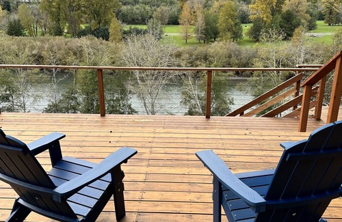 Brookings House | River Oasis, all the comforts of home, with the beauty of the Chetco River!