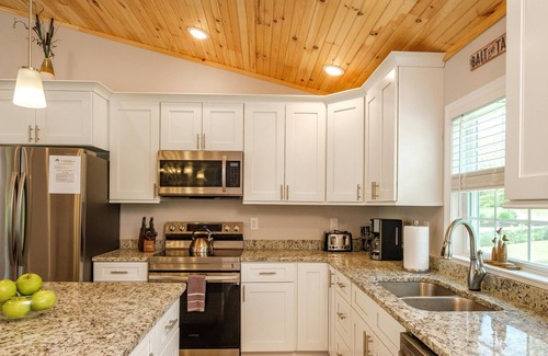 Elkton House | River Oasis- Enjoy this River Front property- 20 min. from Massanutten Resort